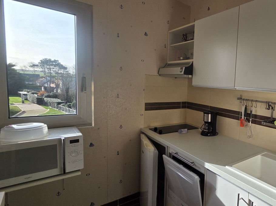 Flat in Bernières sur Mer facing the sea