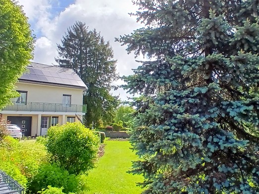 Joli appartement 4 pers. en rez-de-jardin de notre maison, avec terrasse et jardin à Cros, Puy de Dôme, Auvergne