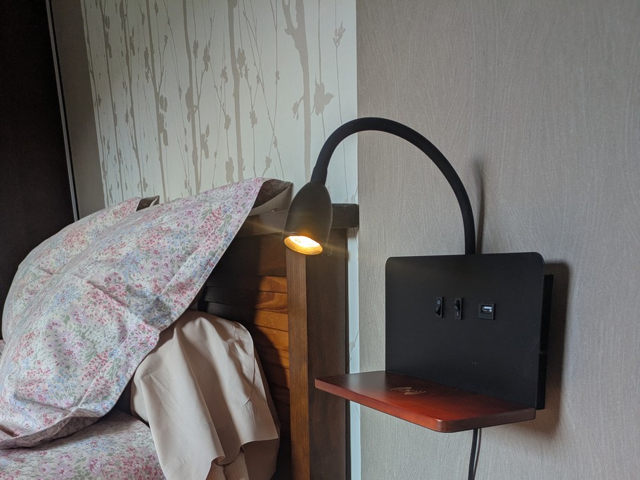 Chevets avec lampe de lecture