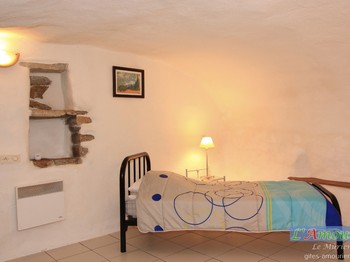 Gîte Le Mûrier  chambre lit 90x190