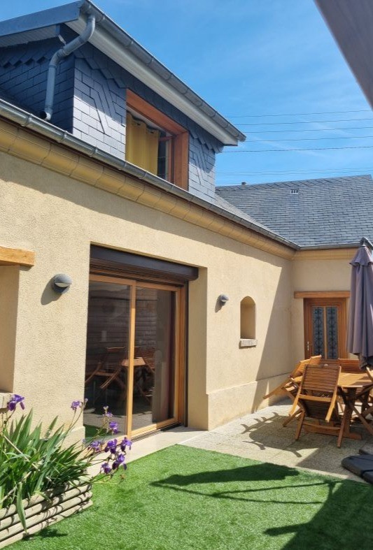 Gîte les Lions- Je commence ma visite par cette photo récente prise le 13 avril 2024 ! (allez jusqu'à la fin des photos pour voir la visite en vidéo)