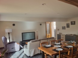 Grand séjour, chauffage au sol, volet roulant pour la baie vitrée