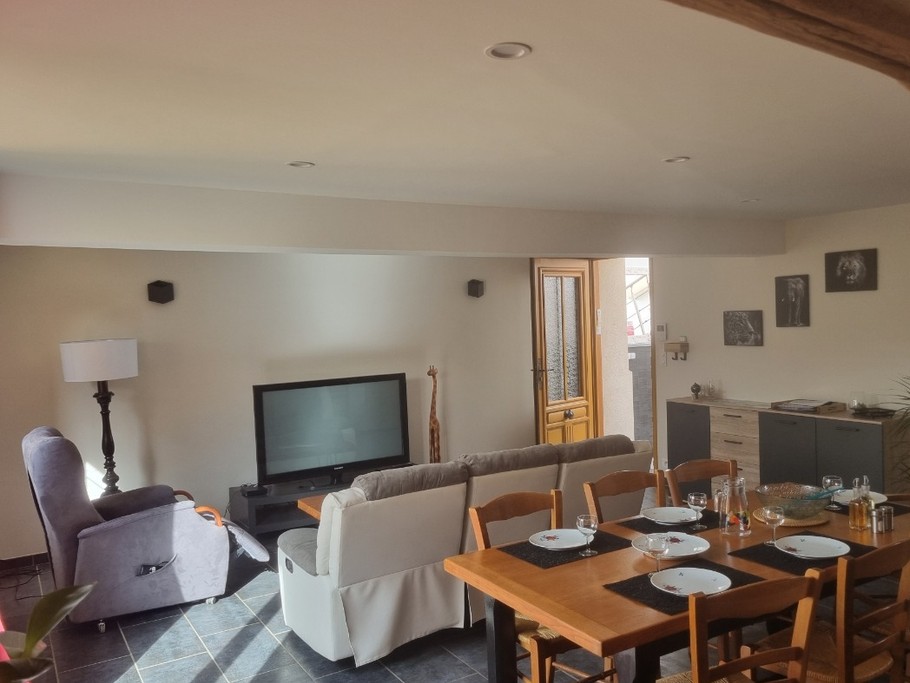 Grand séjour, chauffage au sol, volet roulant pour la baie vitrée