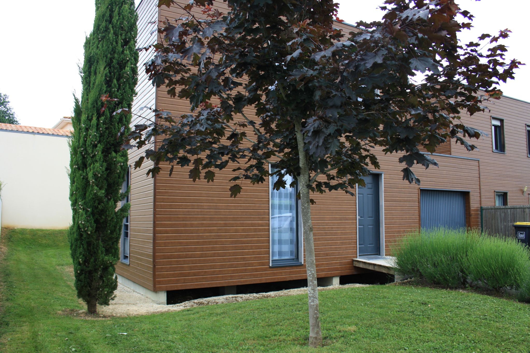 Maison de vacances pour 4 à 6 personnes "Les Milleraux", avec jardin clos et garage pour vélos et motos, près d'Angoulême