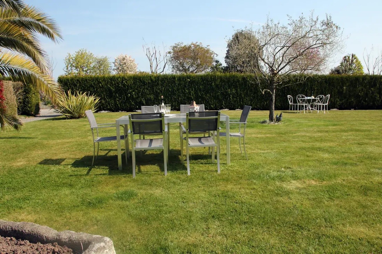 Shared garden with garden furniture available