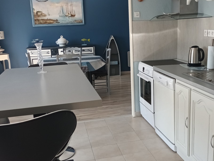 cuisine aménagée côté droit