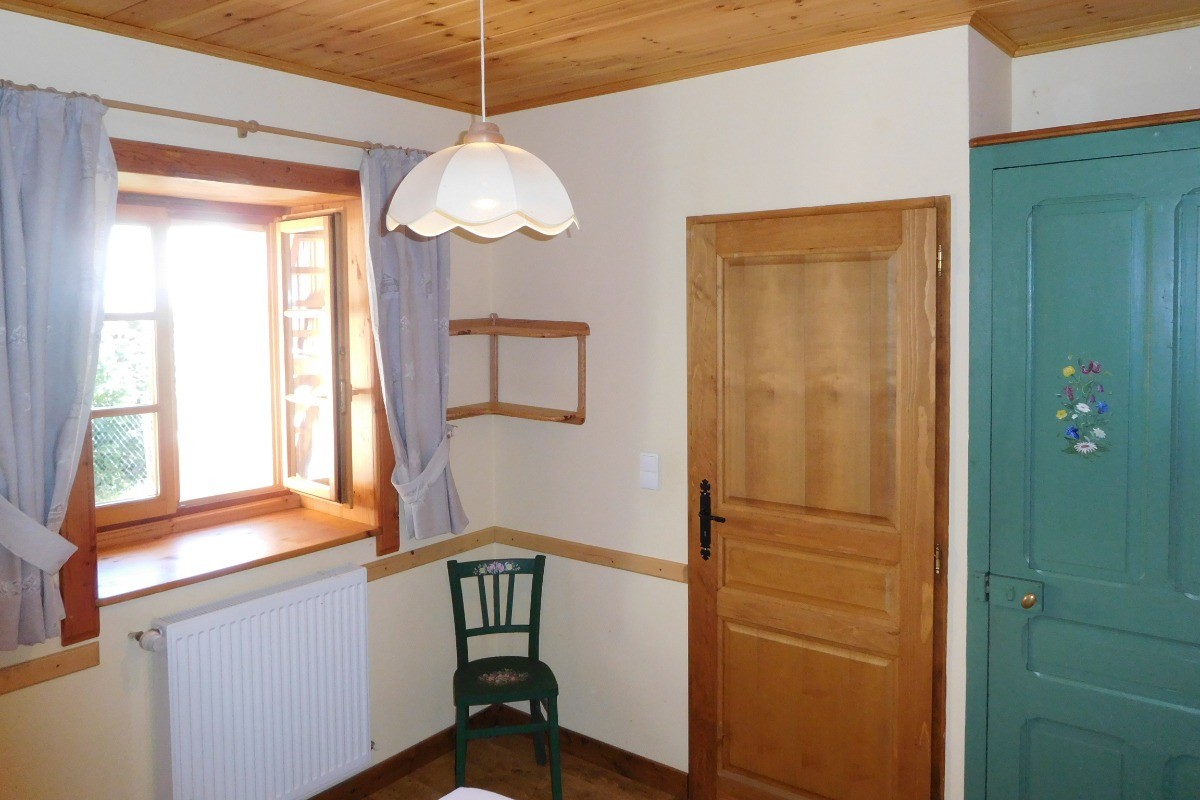 Gîte "Chez Paul " - direction la Toussuire domaine skiable Les Sybelles - Savoie - chambre double.