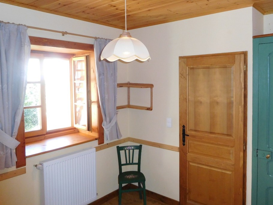 Gîte "Chez Paul " - direction la Toussuire domaine skiable Les Sybelles - Savoie - chambre double.