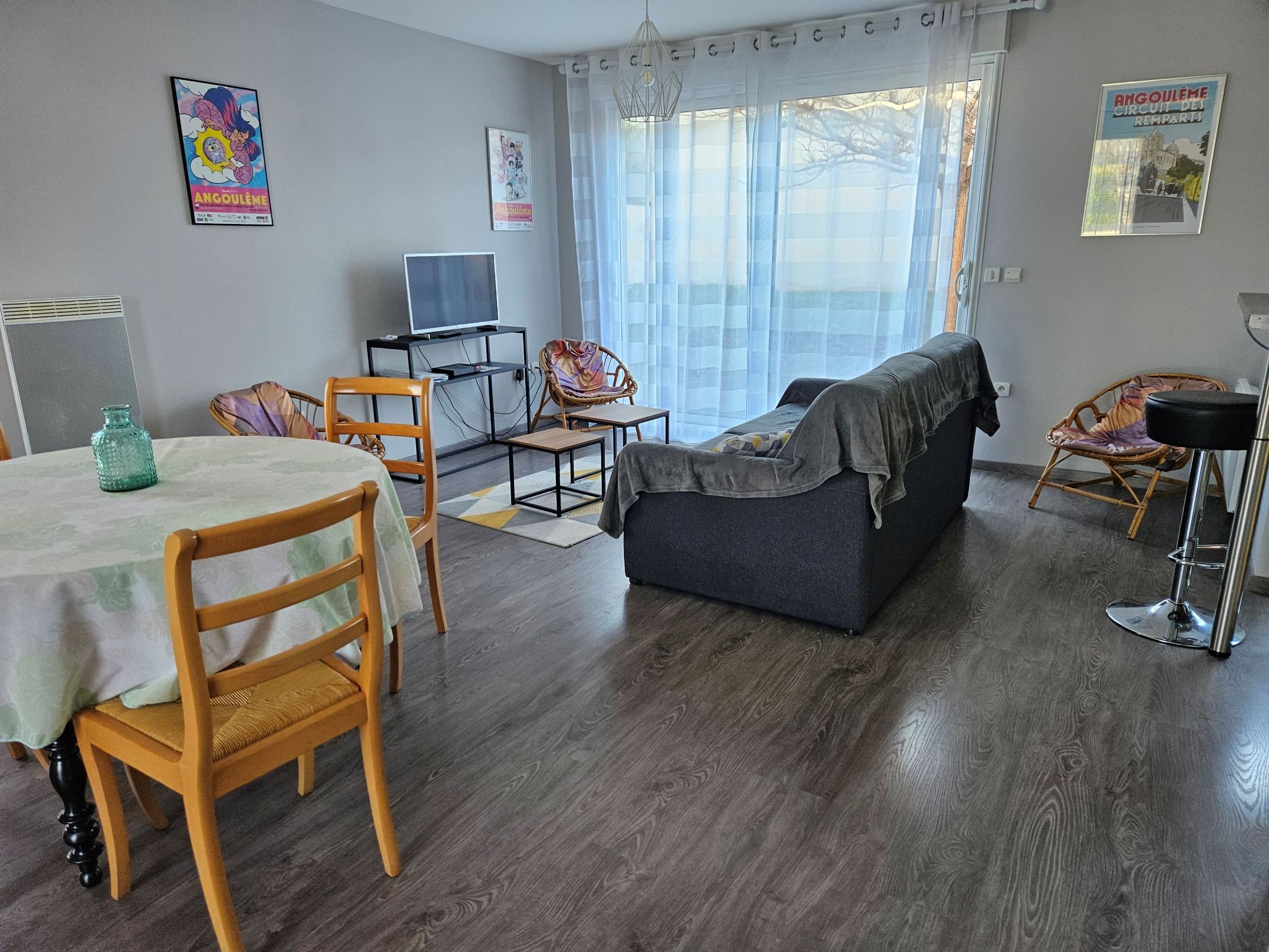 Maison de vacances pour 4 à 6 personnes "Les Milleraux", avec jardin clos et garage pour vélos et motos, près d'Angoulême
