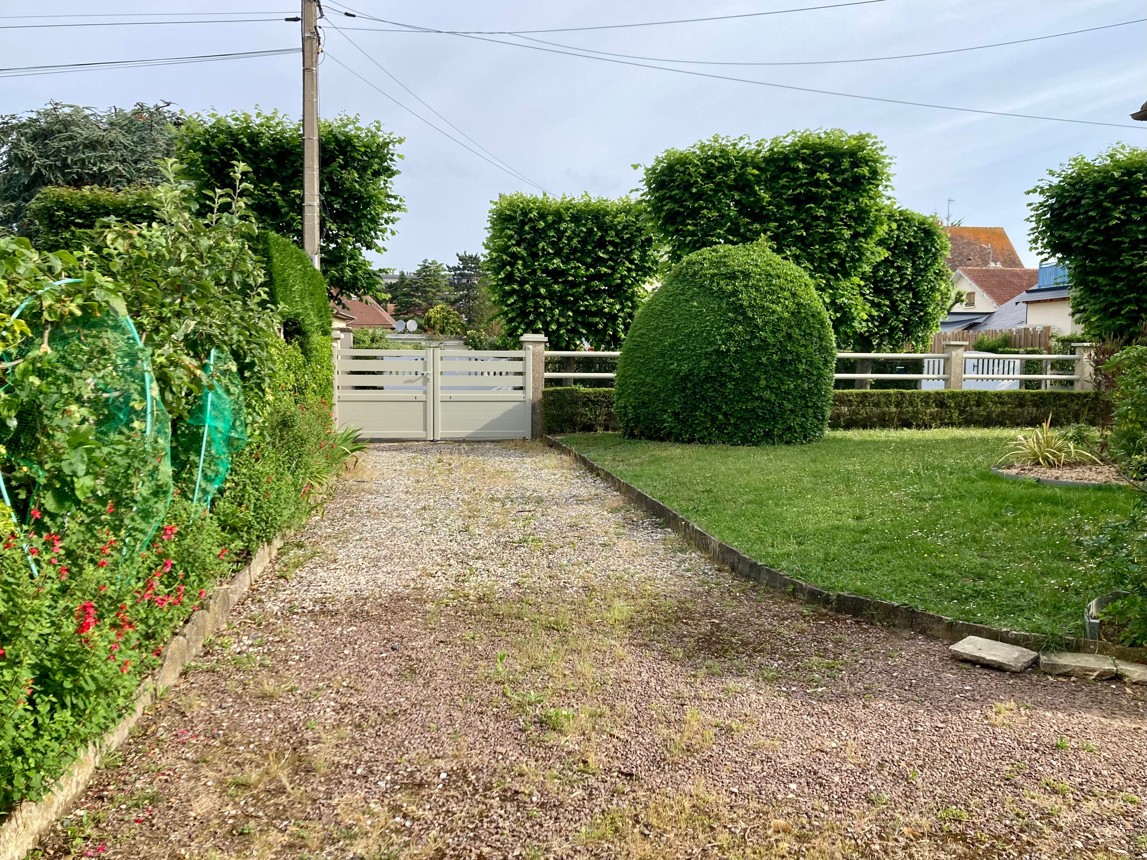 Driveway with parking facilities