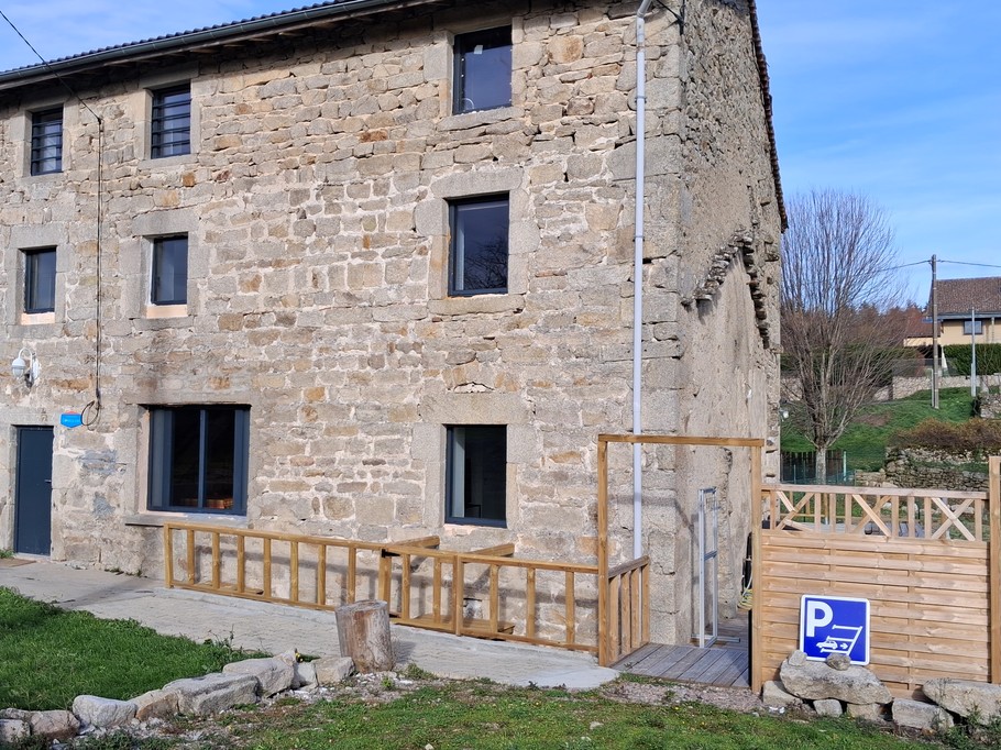 Façade sud - Gîte Ukhutula , Vollore-Montagne , Puy-de-Dôme , Auvergne