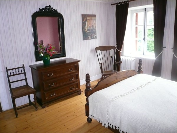 chambre 1 très claire, orientation est