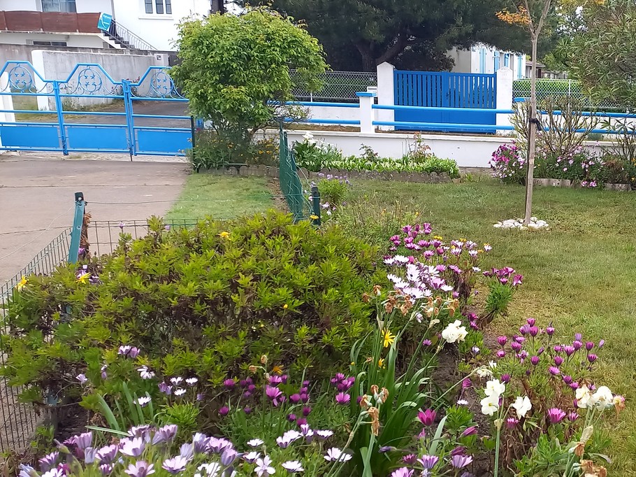 enclosed garden car park