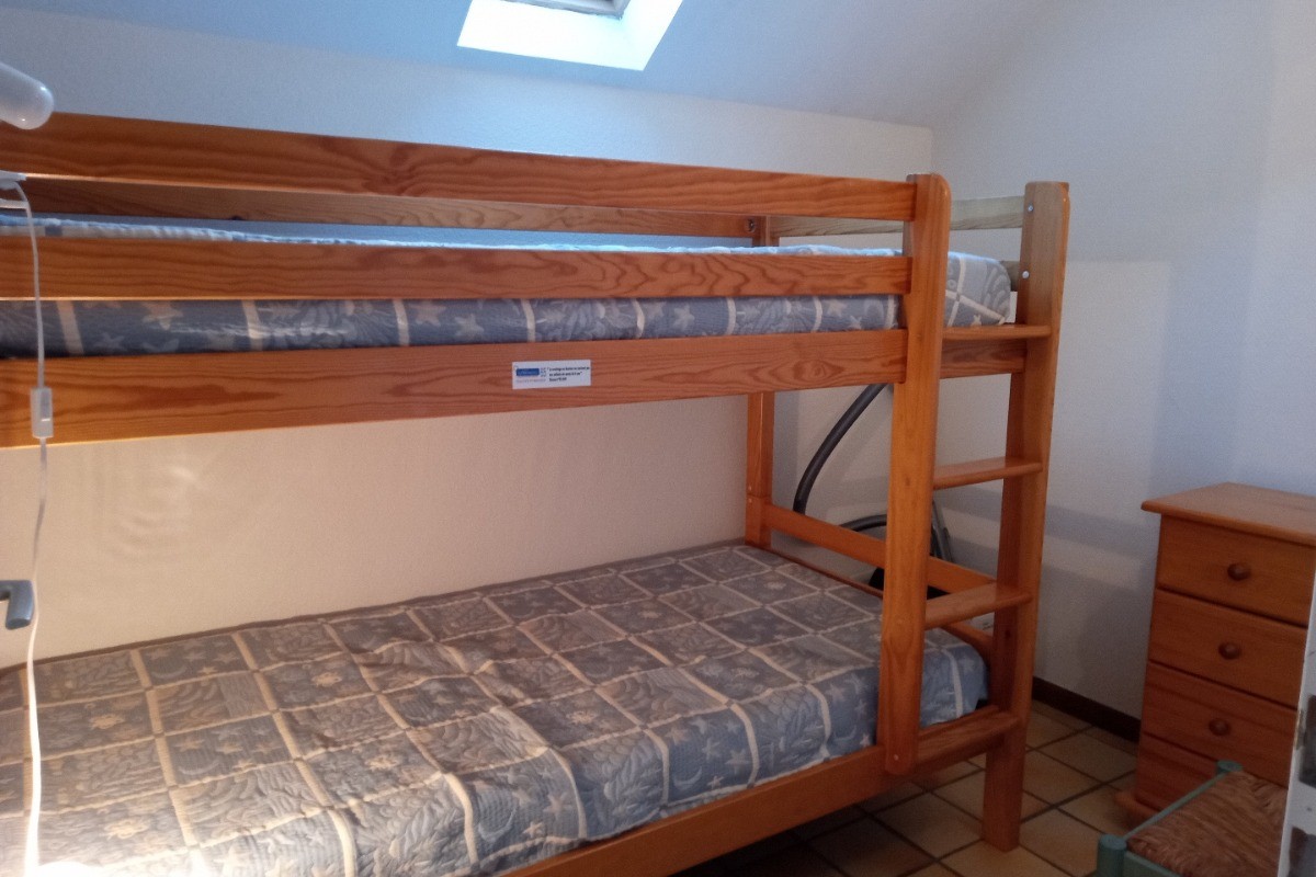 Espace nuit enfant avec vélux