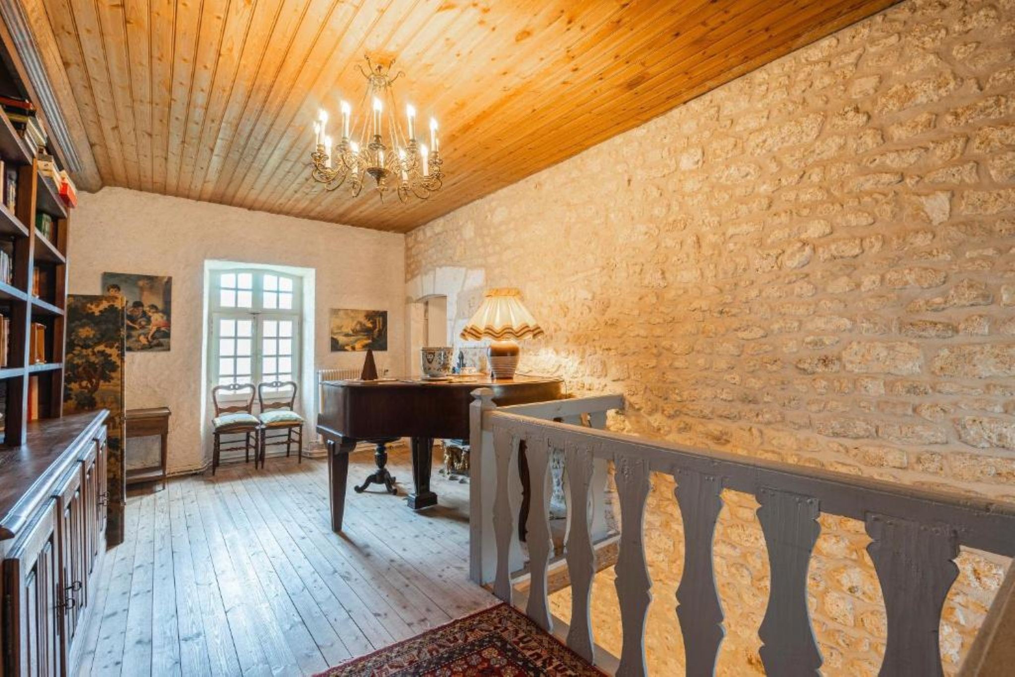 Au 1er étage, sur le palier