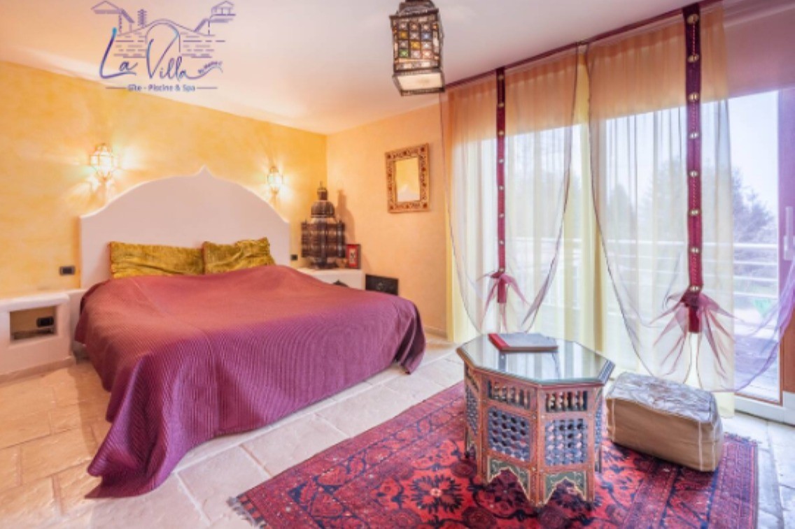 Chambre 1 - Gîte La Grange tout confort avec piscine chauffée, spa, sauna, hammam et salle de sport à Fontenay