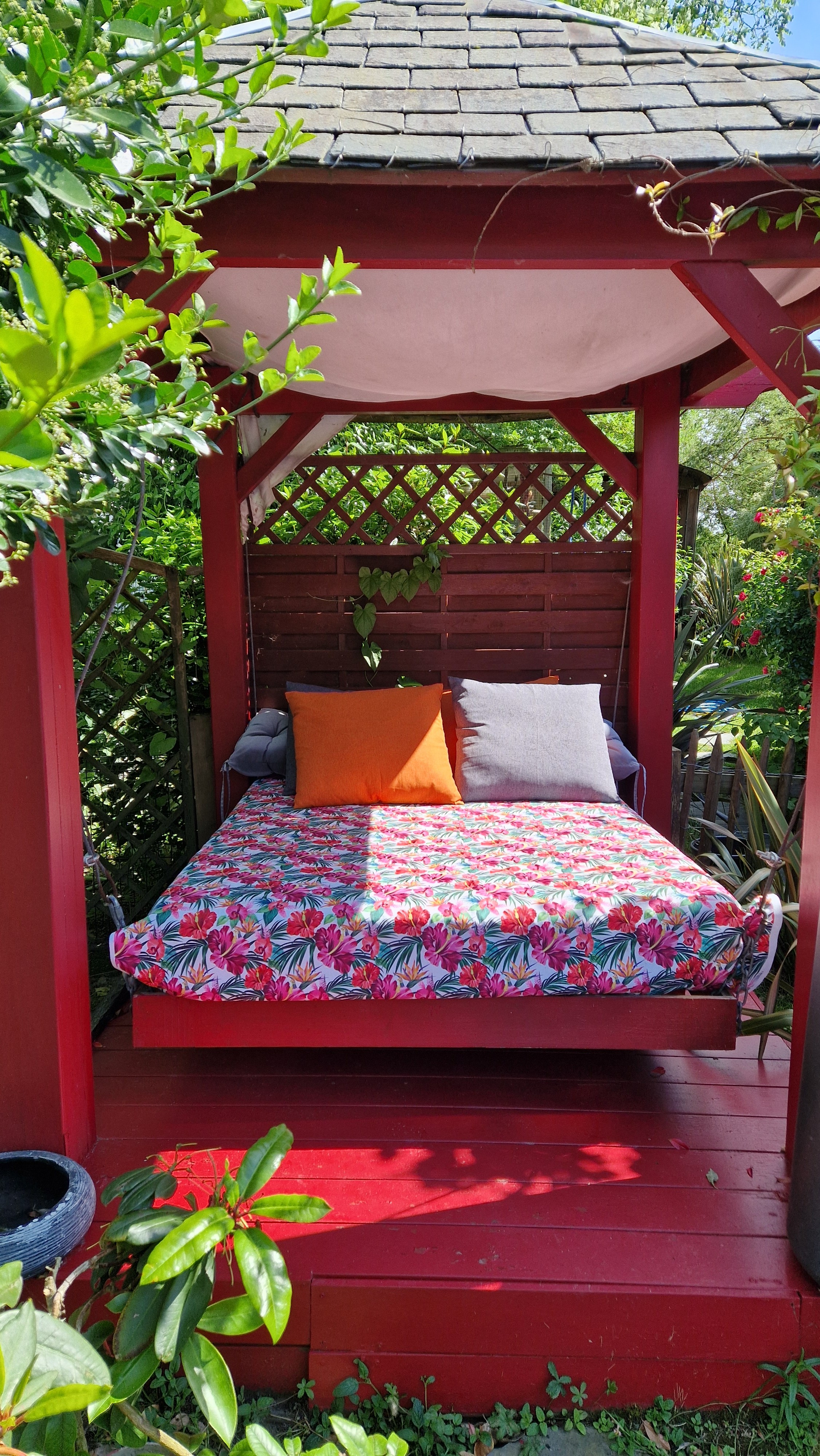 Lit balinais au jardin