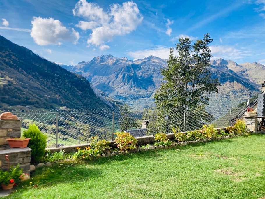 Vue sur le massif de l'Ardiden - Jardin