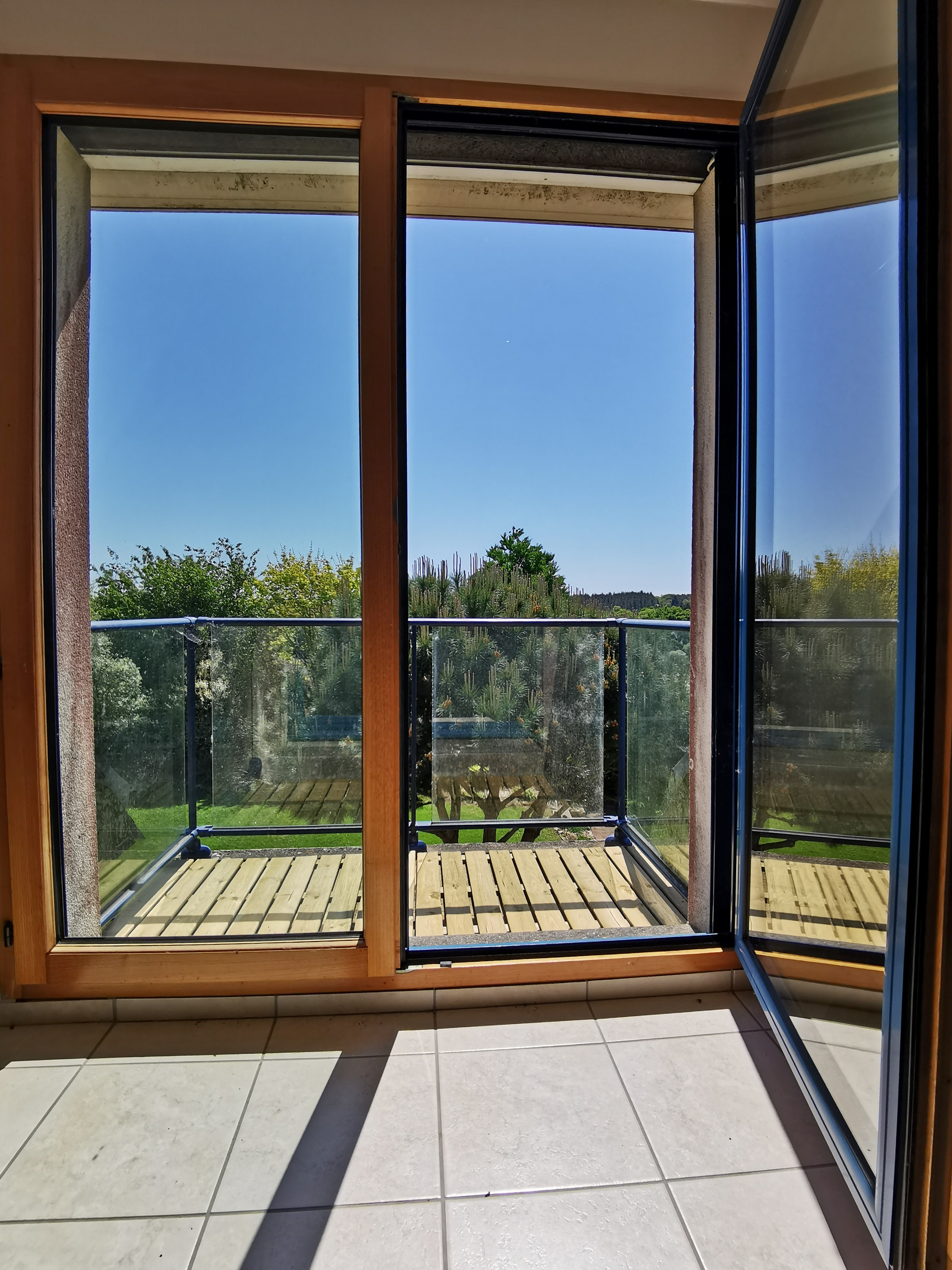 balcon avec belle vue sur la campagne
