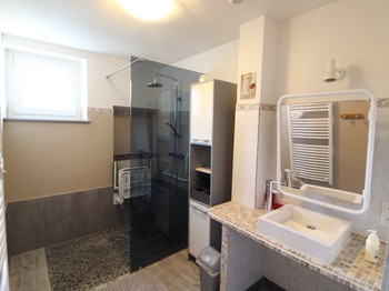 Salle d'eau accessible - Appartement RDC - Gites du Mourot