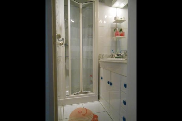 vue douche salle d'eau