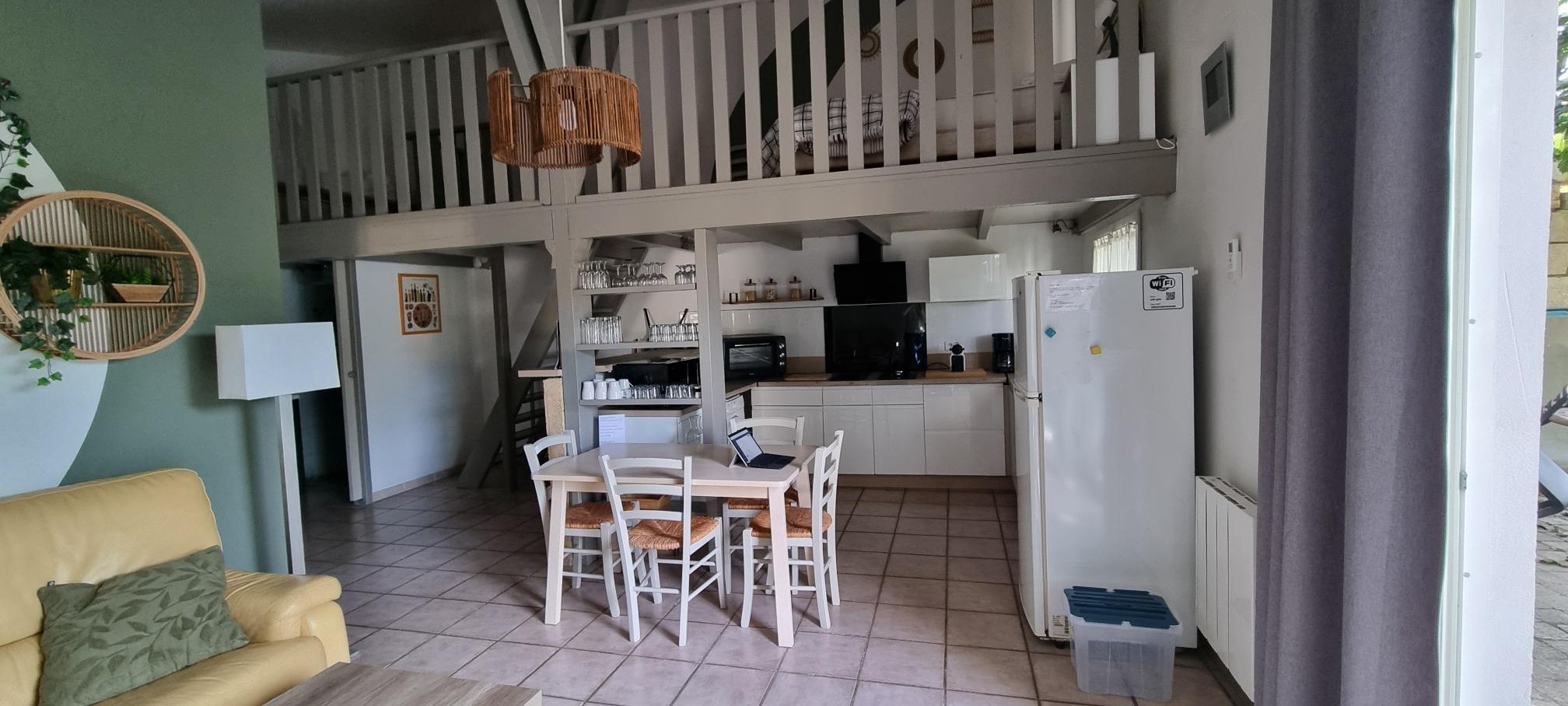 intérieur du gite, vue de la mézzanine