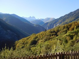 Les Aiguilles d'Arves vues depuis la terrasse du "gîte Chez Paul" - Hameau calme et ensoleillé en direction de la station de La Toussuire Les Sybelles - Savoie