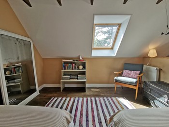 Floor 2: Tristan bedroom with 2 single beds (90cm)
