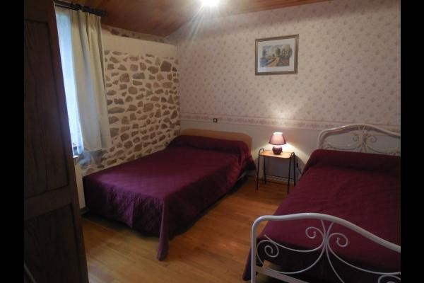 Gîte de pêche, au bord de la rivière La Creuse, 6 personnes, à Glénic en Creuse