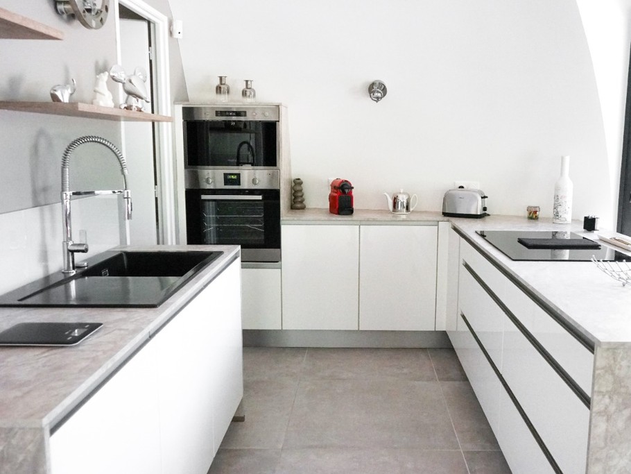 Cuisine spacieuse et lumineuse entièrement équipée pour les cordons bleus