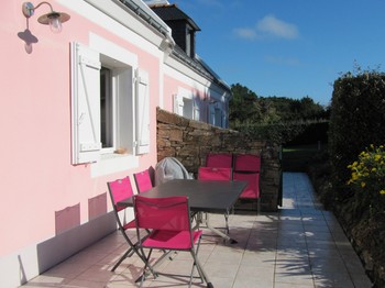 terrasse equipée vu sur le jardin