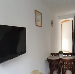 la pièce de vie avec coin repas