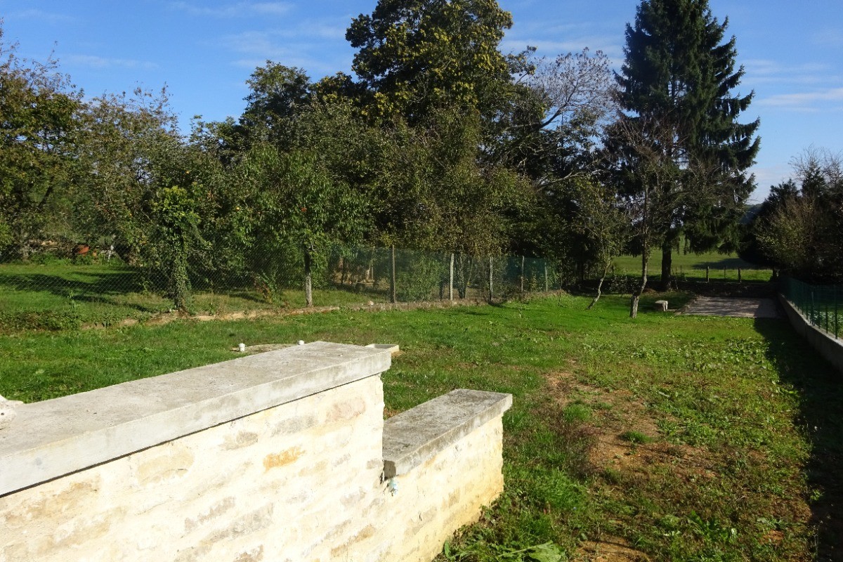Gîte dans le Jura - jardin