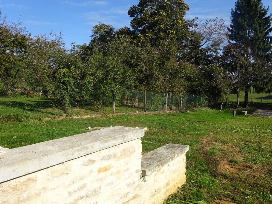 Gîte dans le Jura - jardin