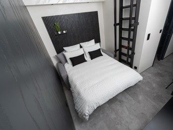 Vrai lit 140 en salon également - Studios Belross Le Saphir