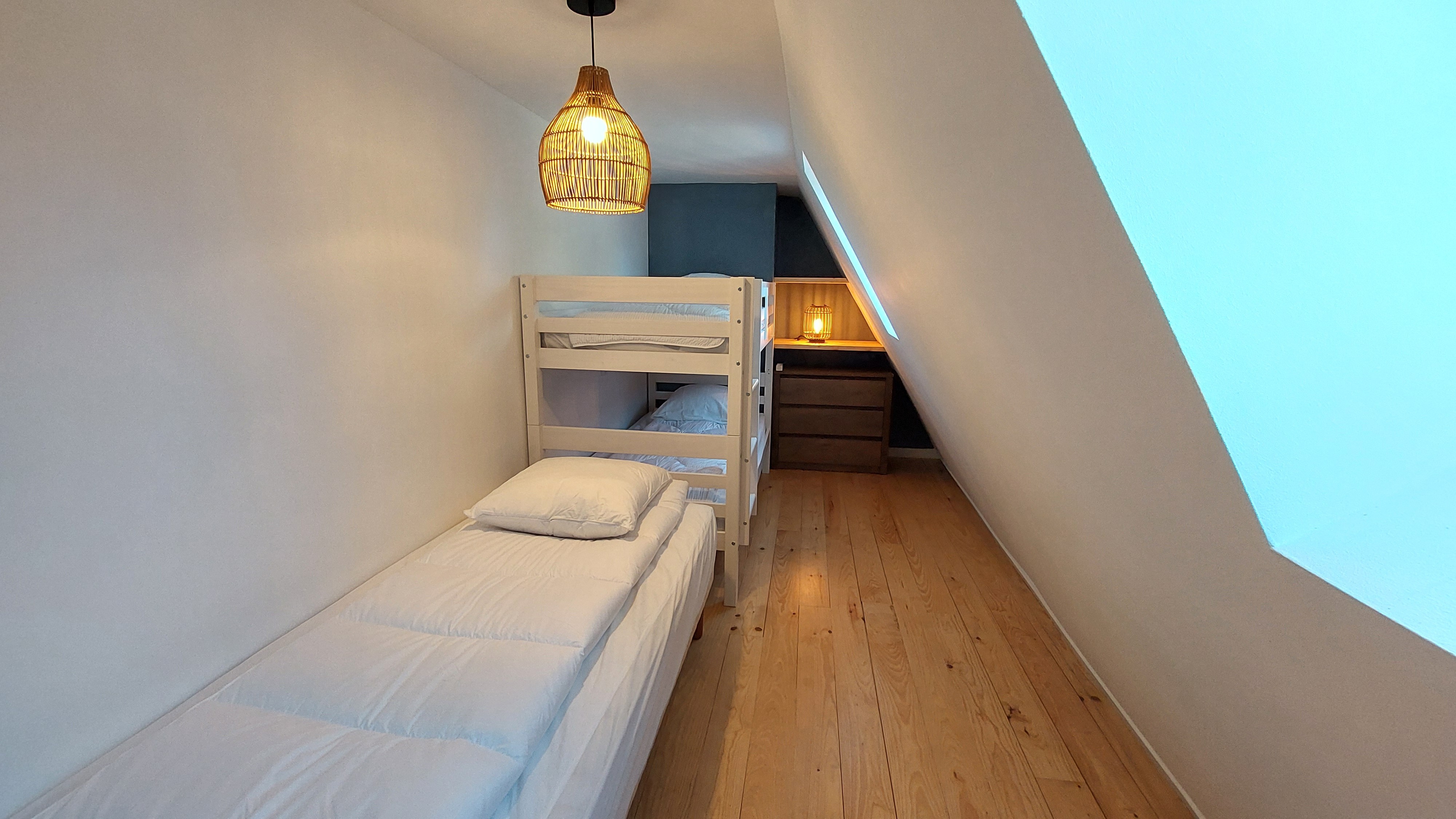 chambre 3 avec lits superposés et lit en 90