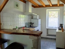 "La Boucharde" holiday cottage in Volvic: The kitchen