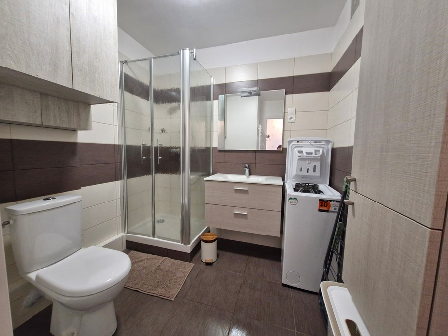 Bathroom with wc