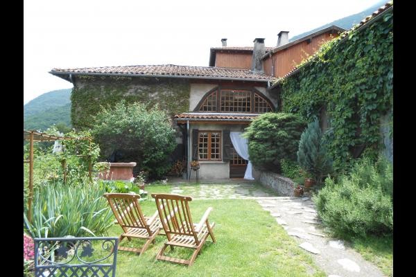 Entrée du gîte Pyros par cour intérieure