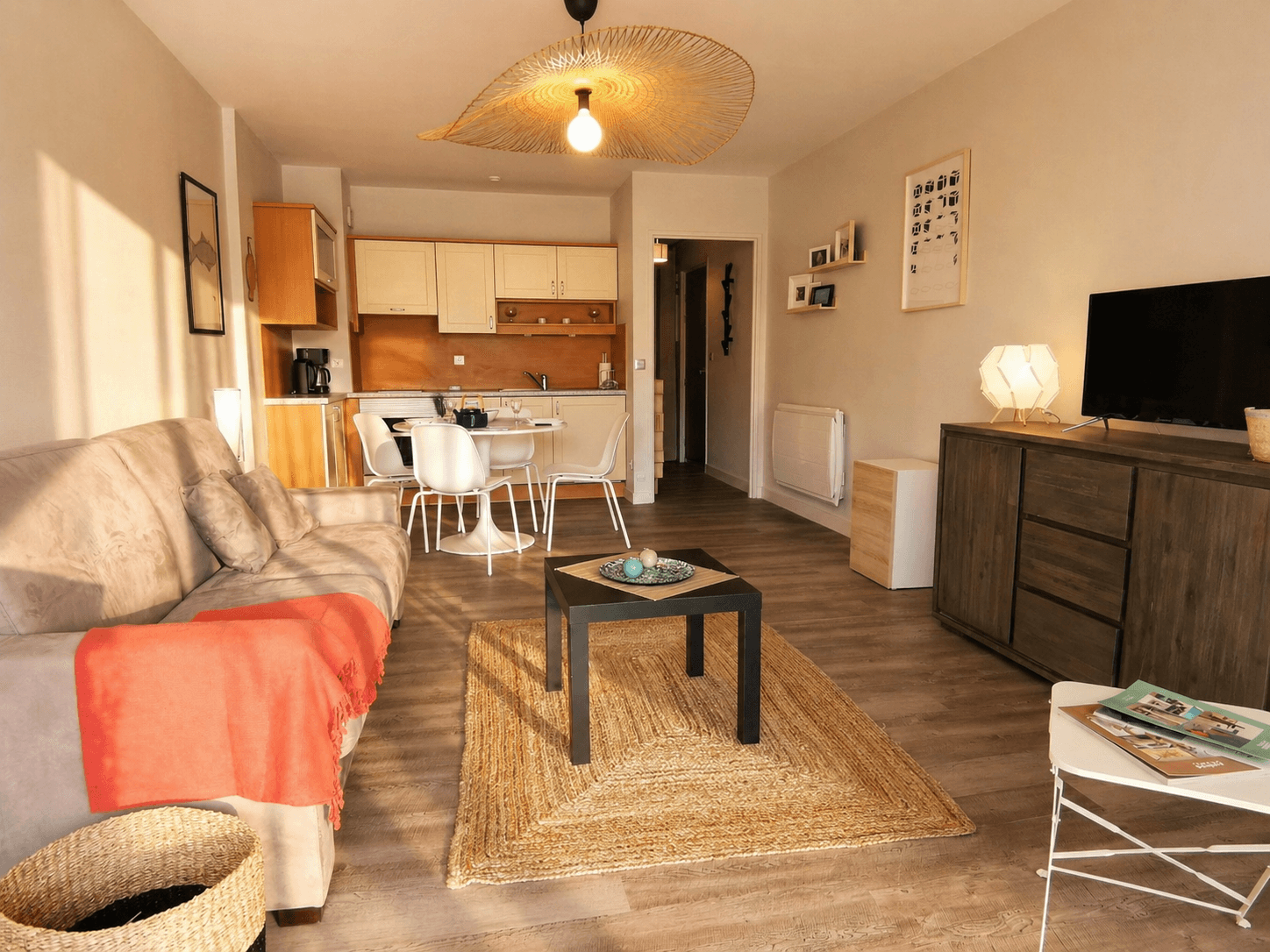 living room-kitchen