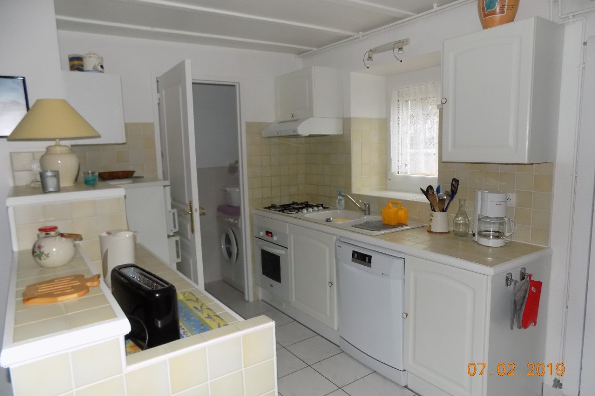 cuisine et entrée buanderie (lave linge)