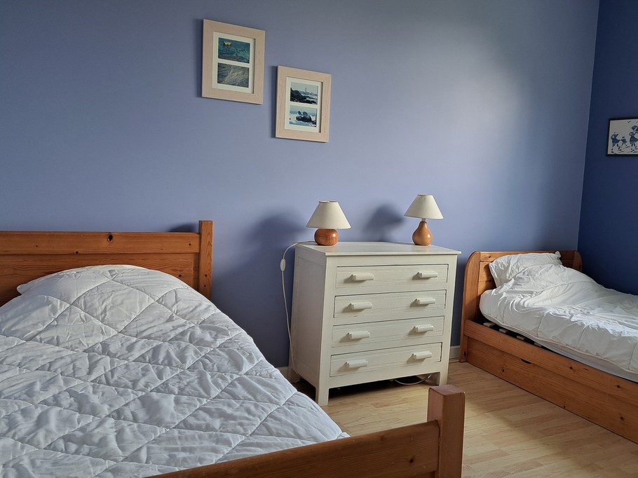 bedroom 2 beds 90 RDC