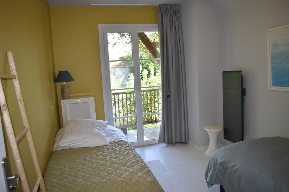 Chambre Soleil avec 2 lits 90