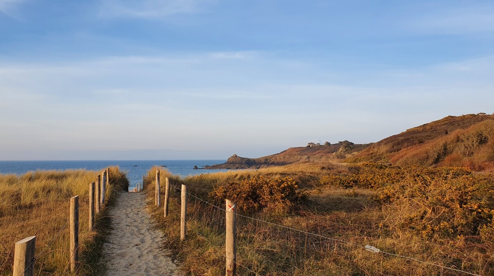 Chemin menant à la Plage du Verger à Cancale