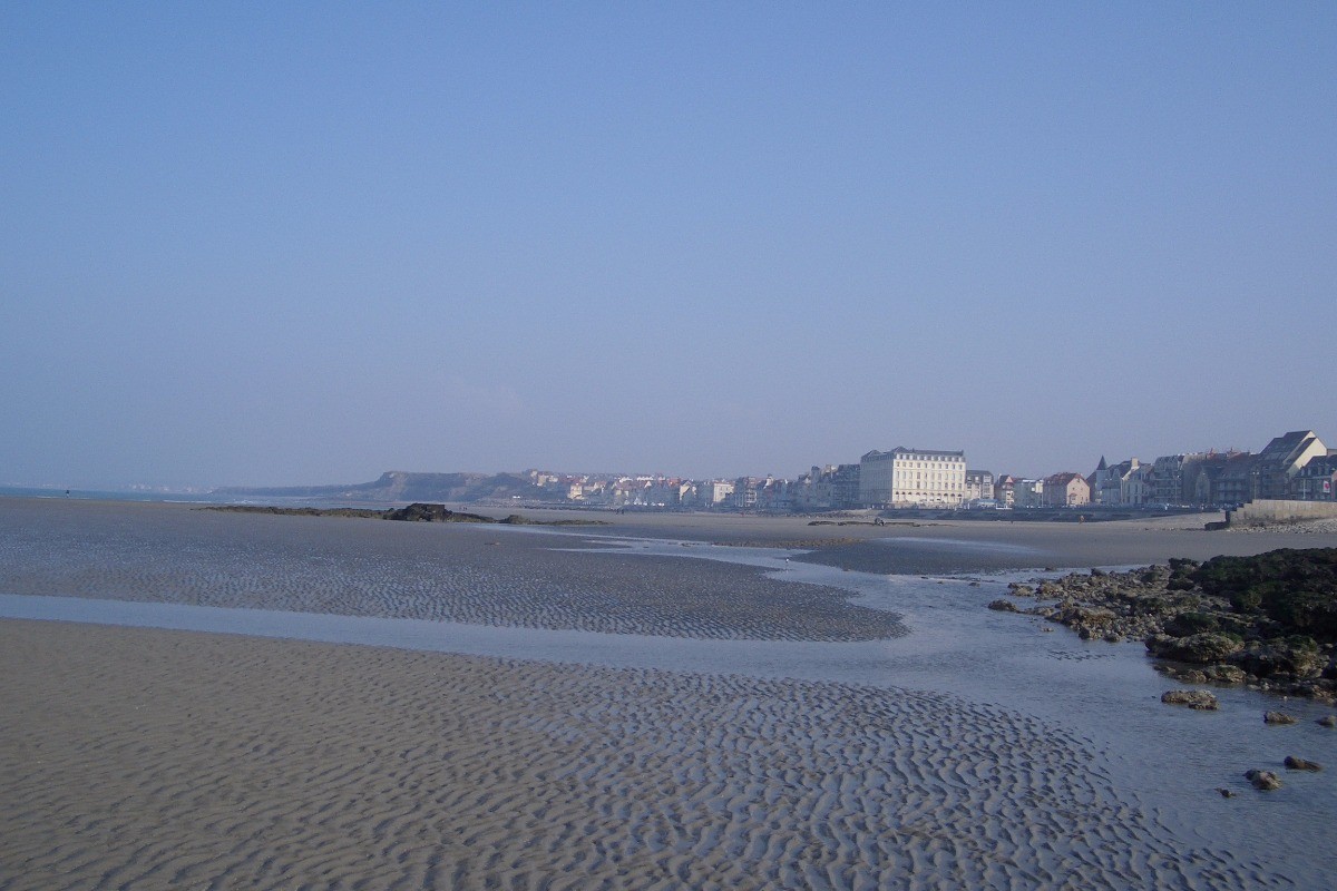 PLAGE DE SABLE  DE 2 KILOMETES DE LONG