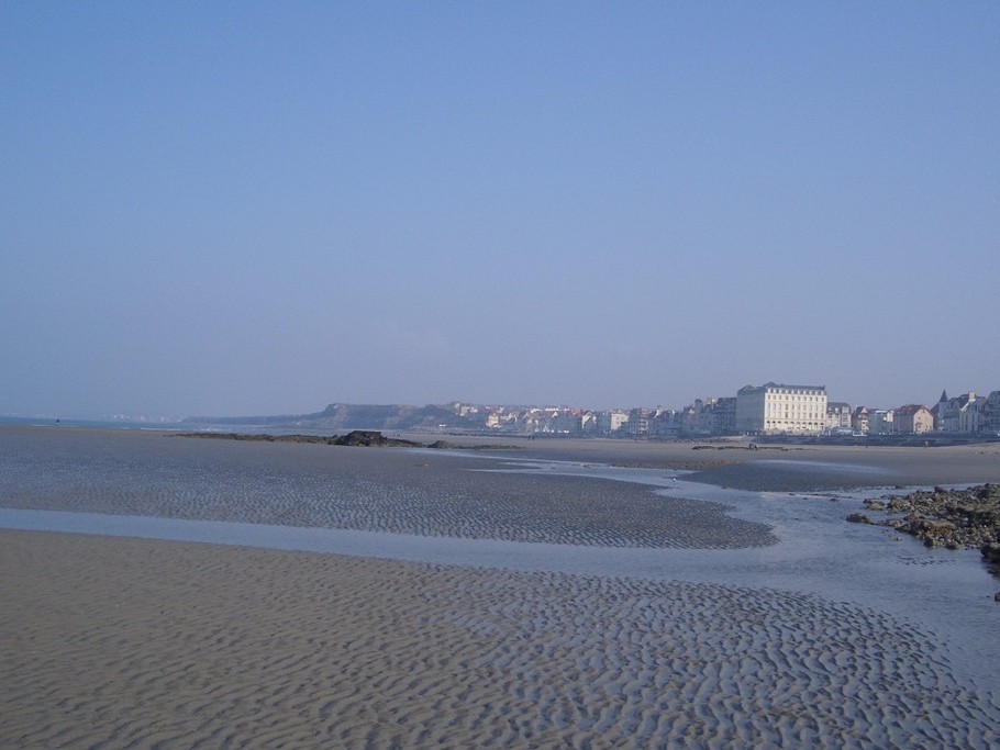 PLAGE DE SABLE  DE 2 KILOMETES DE LONG