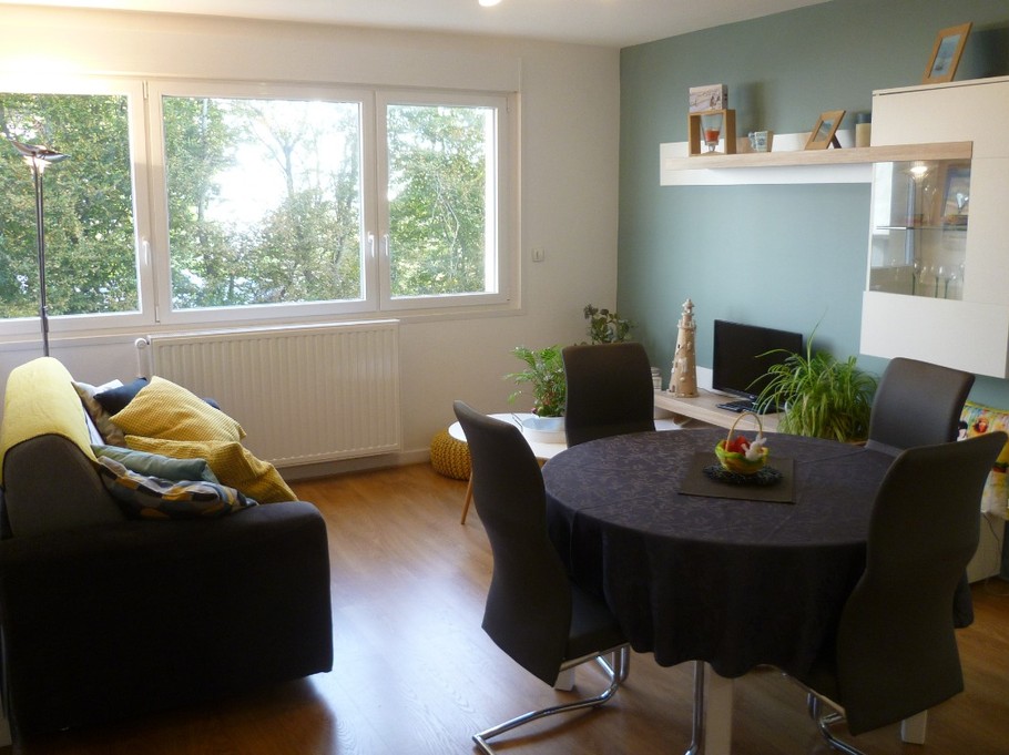 dining area, lounge, TV and WIFI access