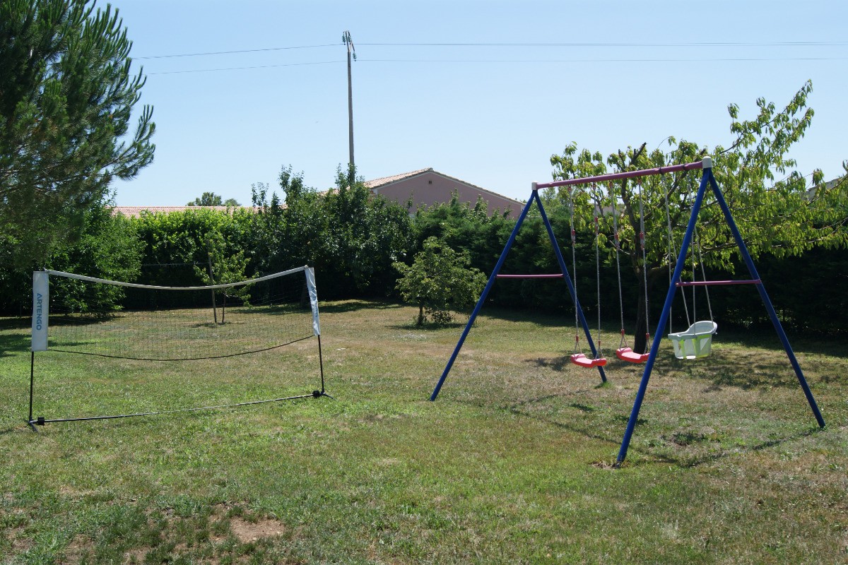 Portique avec balançoires