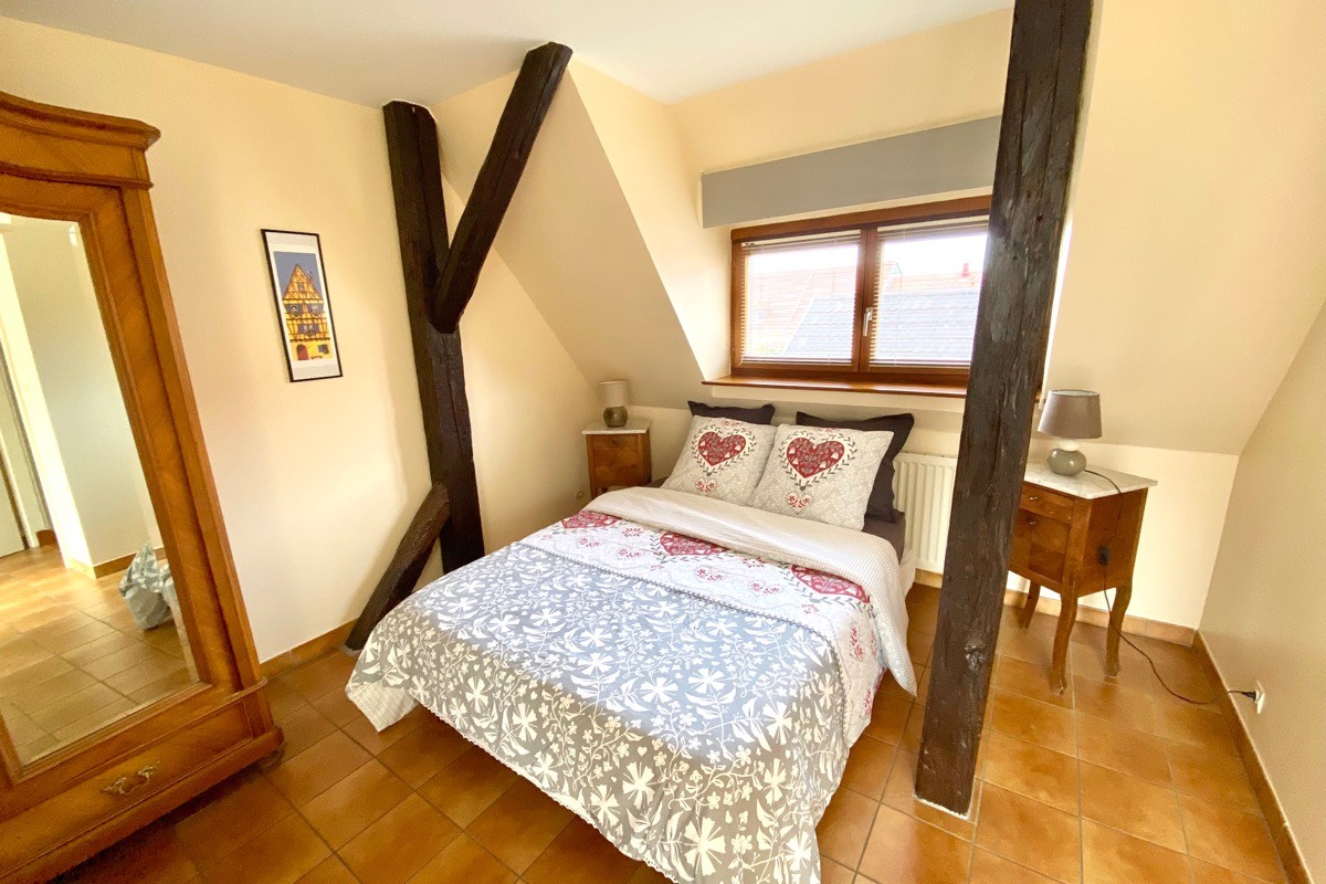 Chambre à l'étage, très lumineuse