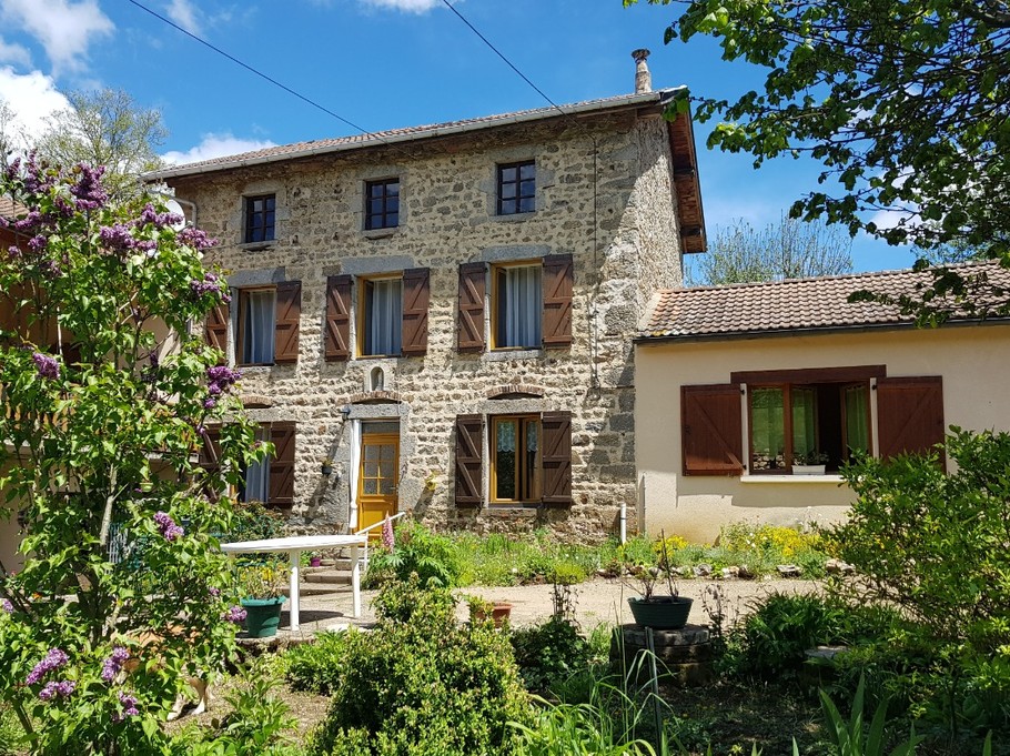 The main façade of the gîte